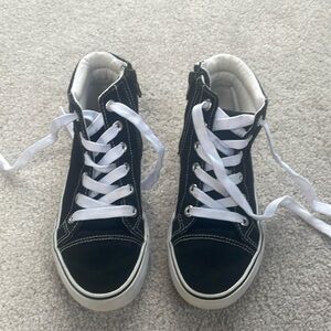 Little Girls size 13 Tommy Bahama Sneakers